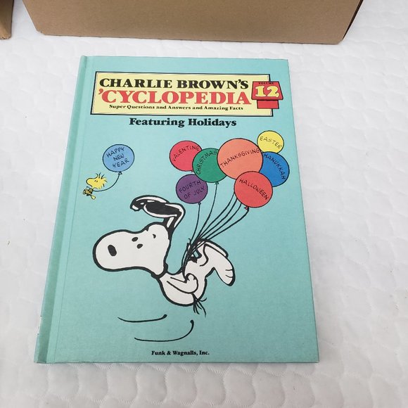 Charlie Brown's Encyclopedia Books - Picture 2 of 7